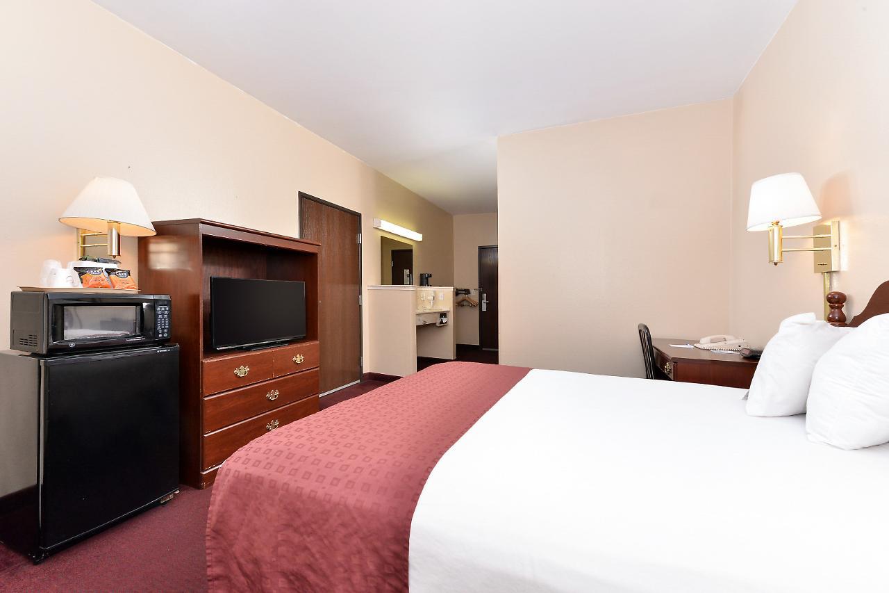 Americas Best Value Inn Somerville Texas Exterior photo