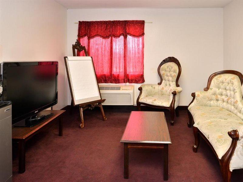 Americas Best Value Inn Somerville Texas Exterior photo