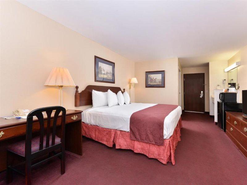 Americas Best Value Inn Somerville Texas Exterior photo