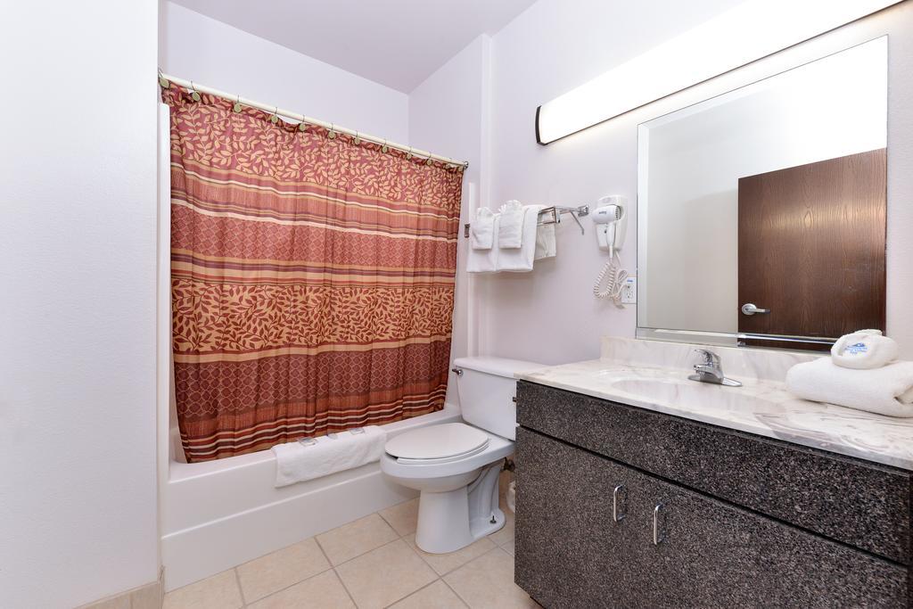 Americas Best Value Inn Somerville Texas Room photo
