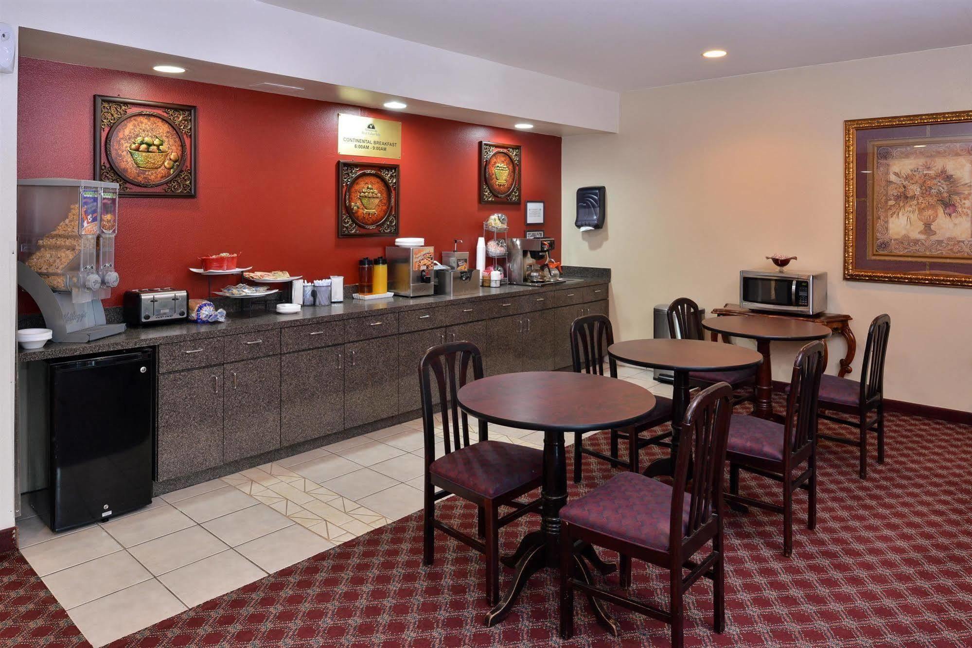 Americas Best Value Inn Somerville Texas Exterior photo
